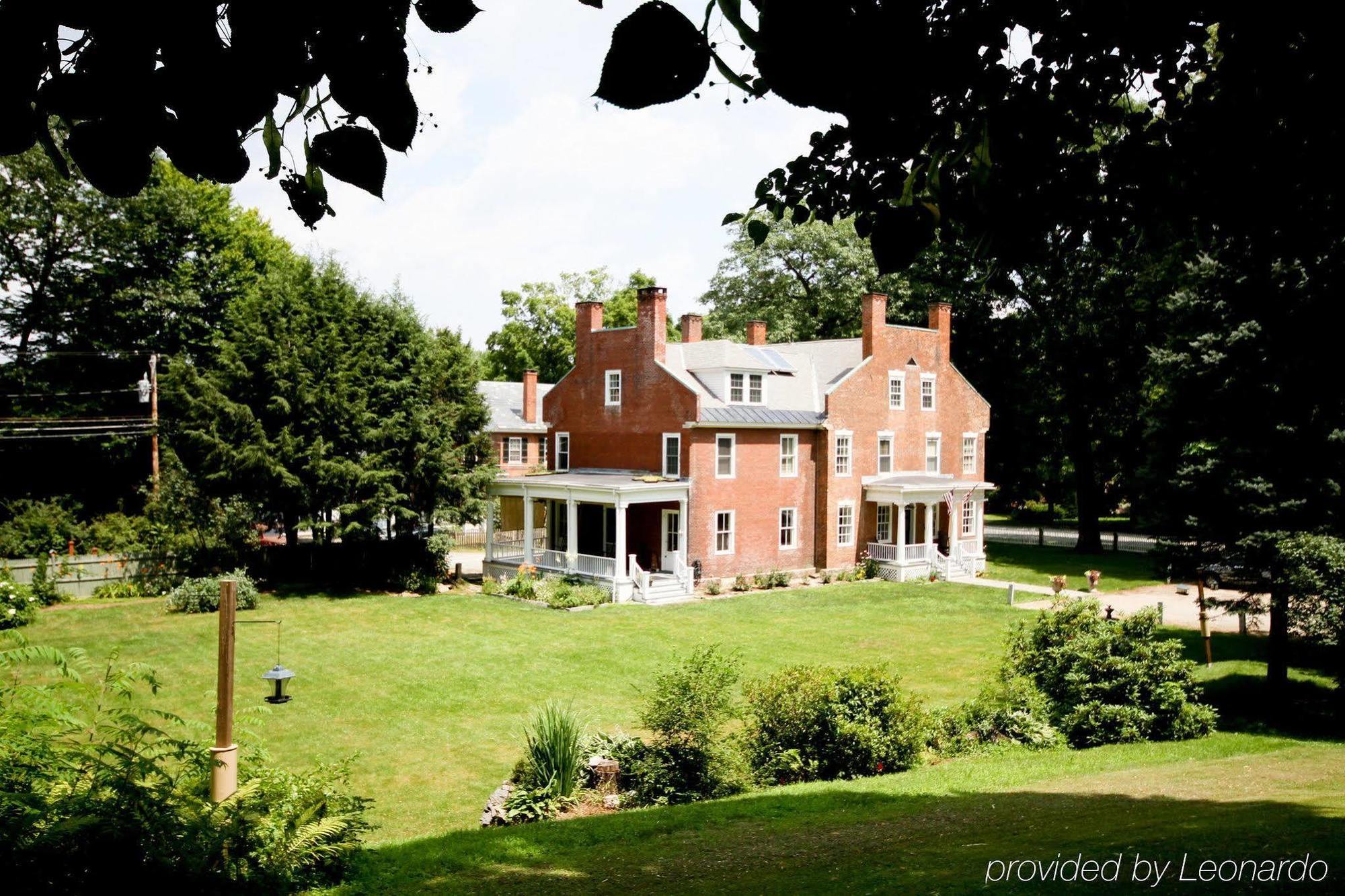 Snapdragon Inn Windsor Bagian luar foto